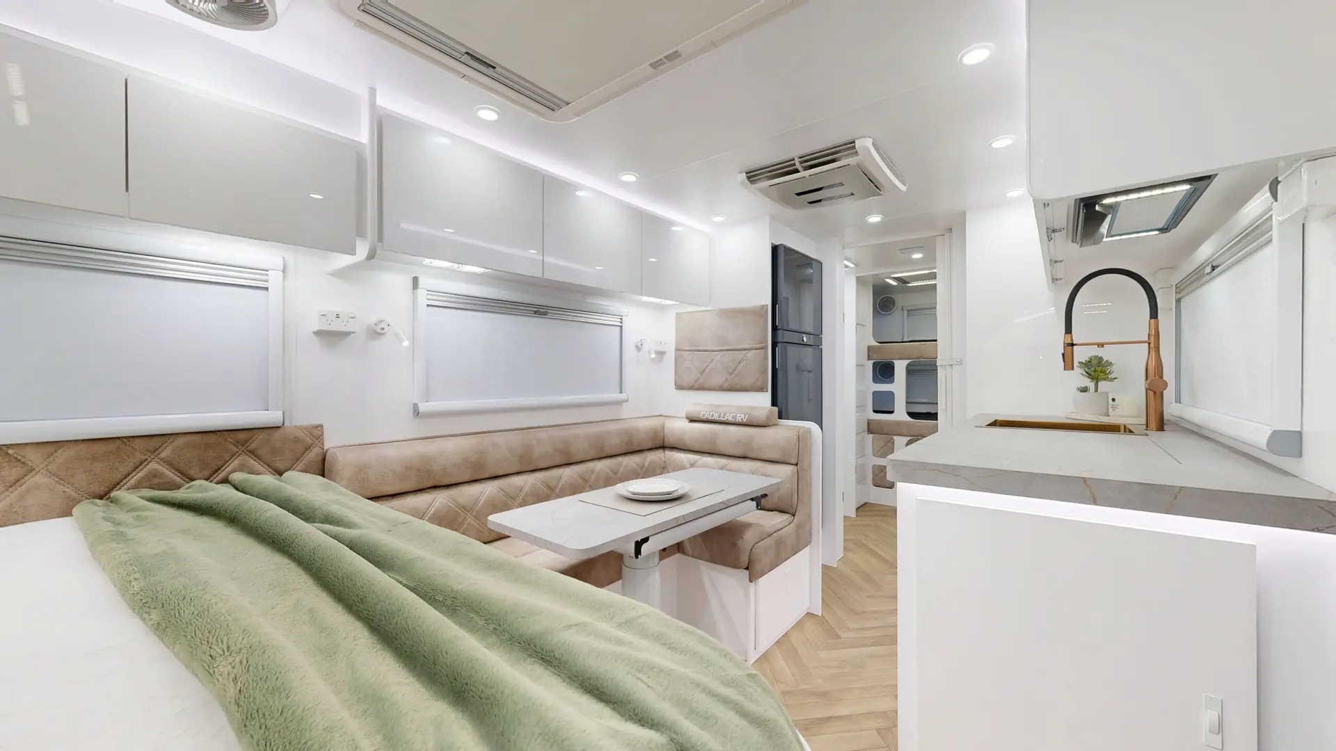 Ourea Royal Family + | Family Caravan - Cadillac RV